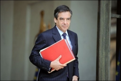 500394_le-premier-ministre-francois-fillon-quitte-l-elysee-le-26-mai-2010